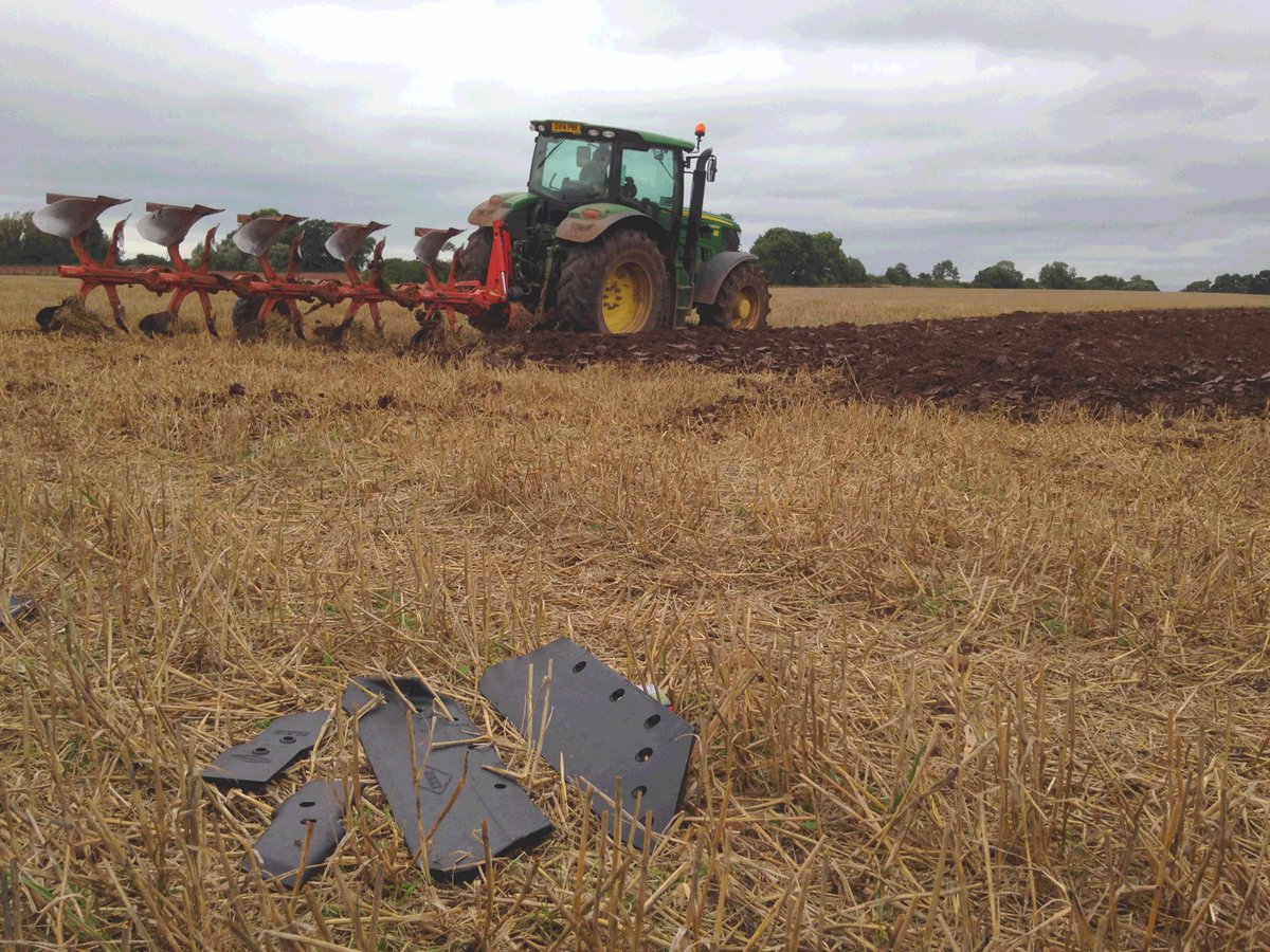 KUHN_UK's tweet photo. Parts - from FORGE to FIELD! 💪🔩
Contact your KUHN dealer for genuine parts when you need them most!
You can also order via the 'Click & Collect' service in MyKUHN ➡️ https://t.co/ZouRB5LtgZ
#bestrongbekuhn #kuhnparts #mykuhn #serviceandsupport https://t.co/Ftg48ZhXw3