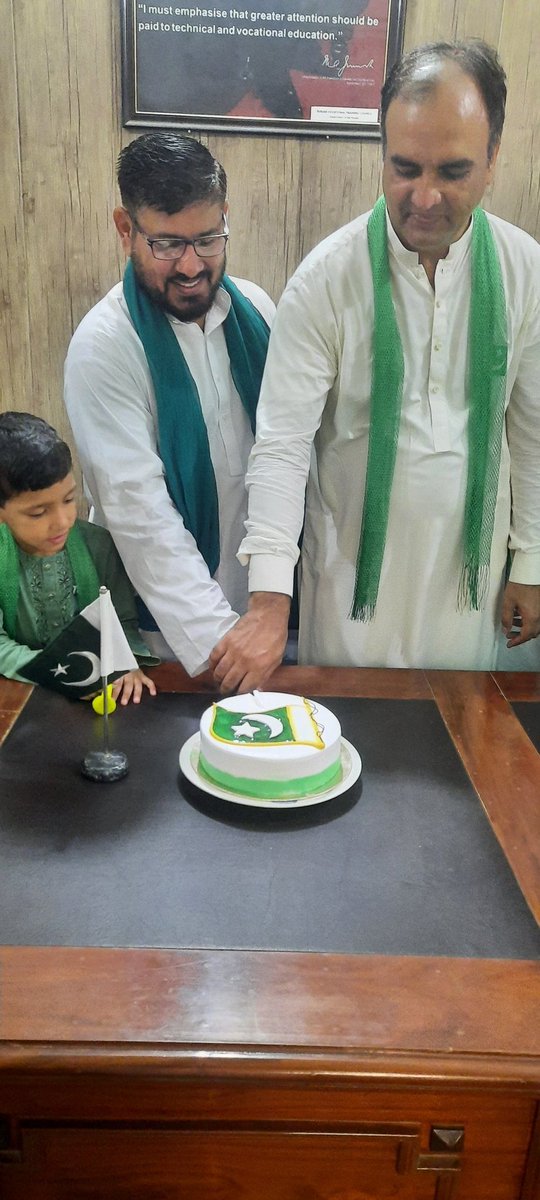 VTI_Multan_PVTC's tweet photo. #VTI_Multan celebrated Cake Cutting by @PvtcRm and @TanvirAhmadRan1 on  #IndependenceDay of 🇵🇰 &amp; #75YearsofIndependence.
@PVTC_Official https://t.co/OonJ7gNL6x