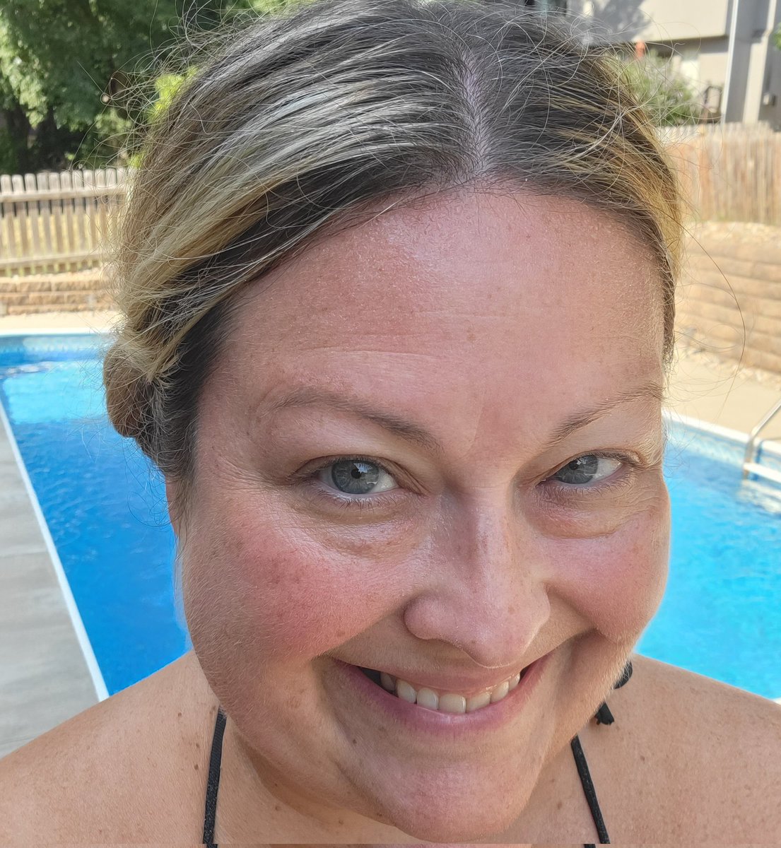 BeckyDollins's tweet photo. Day 13 legs and thighs challenge done along with 25 pushups, 25 tricep dips and all my pool exercises! #beastmodebionicbeck #goals #noexcuses #imstrongenough #16seconds @nkcs_wellness https://t.co/5dzGo1FNc8