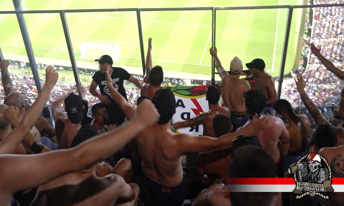 bukaneros92's tweet photo. ¡No hay vacaciones para los ultras del Rayo! https://t.co/t1yQZ4KIJJ
