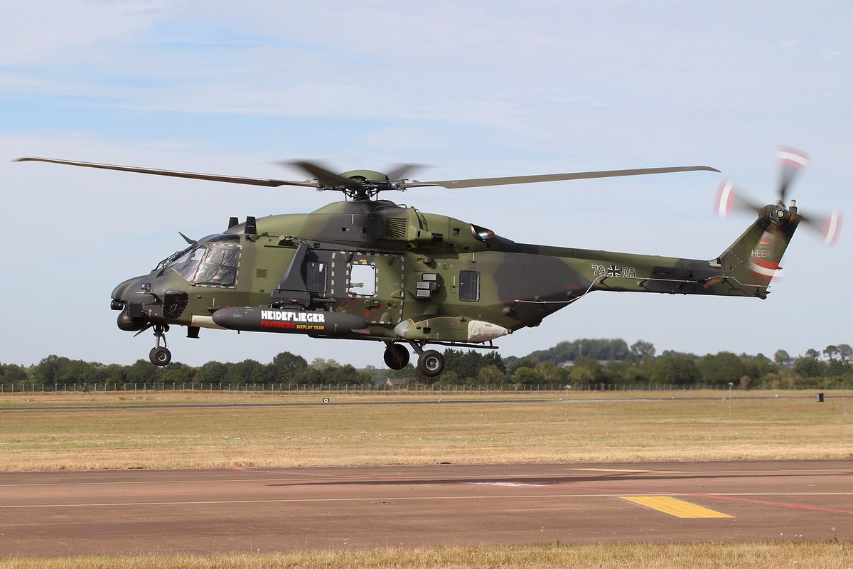 IanOlder's tweet photo. #Heideflieger #NH90 display team from Transport Helicopter Regiment 10 in #Fassberg at RIAT 22. #Heeresflieger #Bundeswehr #Helicopter #AvGeek #Saxony @Deutsches_Heer https://t.co/p8h7MxPyjd