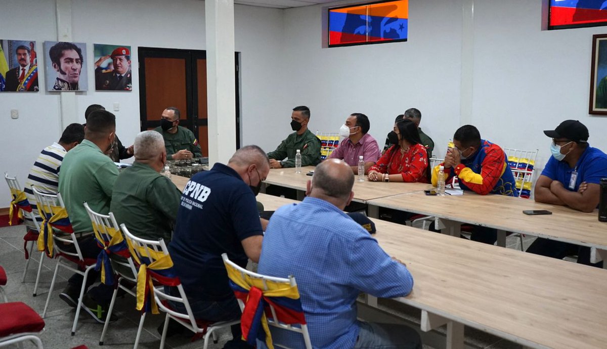 IgnacioBuznegoE's tweet photo. #13Ago
#Barinas

¡Seguimos trabajando por la Paz Rural! 

El día de hoy nos reunimos con las instituciones que forman parte de la Subcomisión Especial para la Resolución del Conflicto Agrario en Barinas.

@NicolasMaduro @jorgerpsuv @PartidoPSUV

#PSUVEnRevoluciónConLasBases https://t.co/4Iof1htcRx