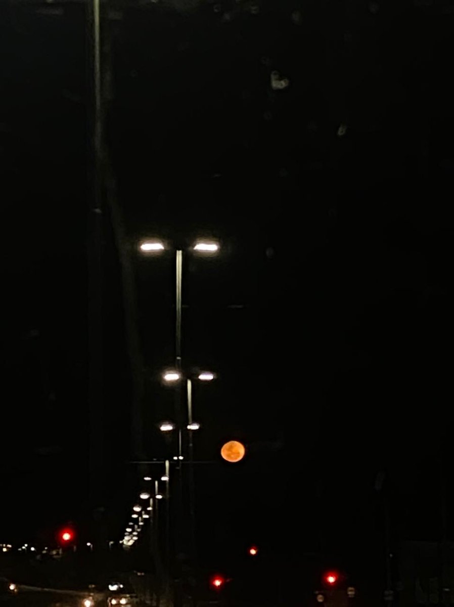 FlekySb's tweet photo. La Luna....😍 https://t.co/rP6pj8lMdG