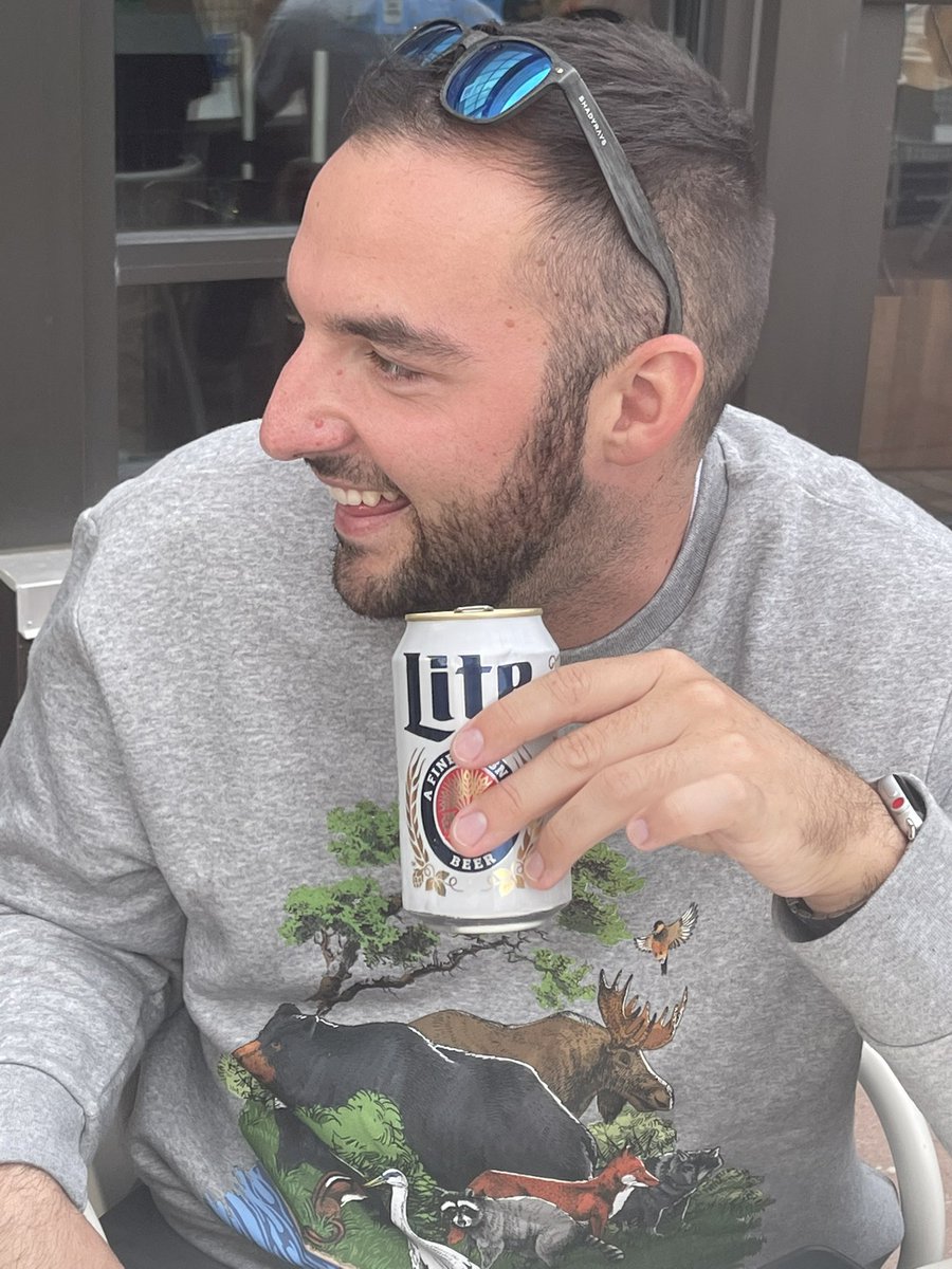 bcarrrr98's tweet photo. Pinky’s up! 🤘🏻🤘🏻 https://t.co/2kIGIr364X