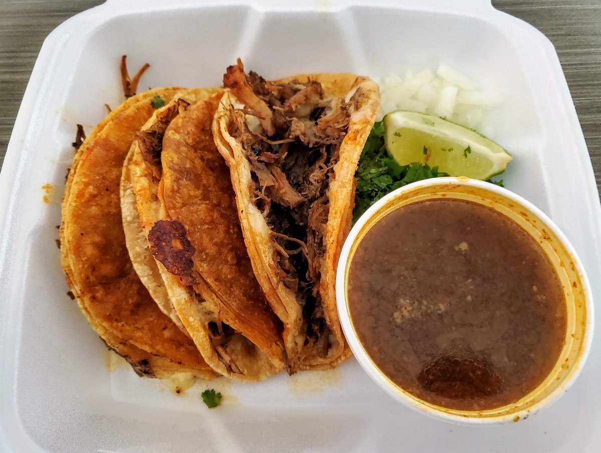CrooklynMMA's tweet photo. @_KRVSX @nikki_c_lane @amartinezkc I was starving so I ended up getting some mini Baja shrimp tacos too. And a cucumber-lime-chia agua fresca. And guacamole. https://t.co/Bkv6kzeeYz