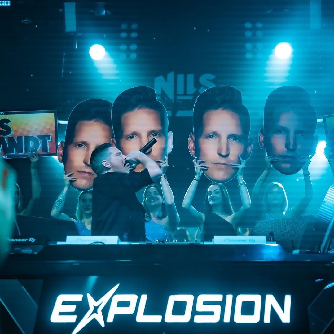103radio's tweet photo. Notre Party Crasher préféré, @NilsVanZandt sera de retour dans 103 Klubb à la rentrée 🔥🔥🔥 #nilsvanzandt #dj #mix #radioshow #music #103Klubb #103Radio #radio #remix #mashup #dynaprod #spinninrecords #biprecords https://t.co/ETmda0ER87