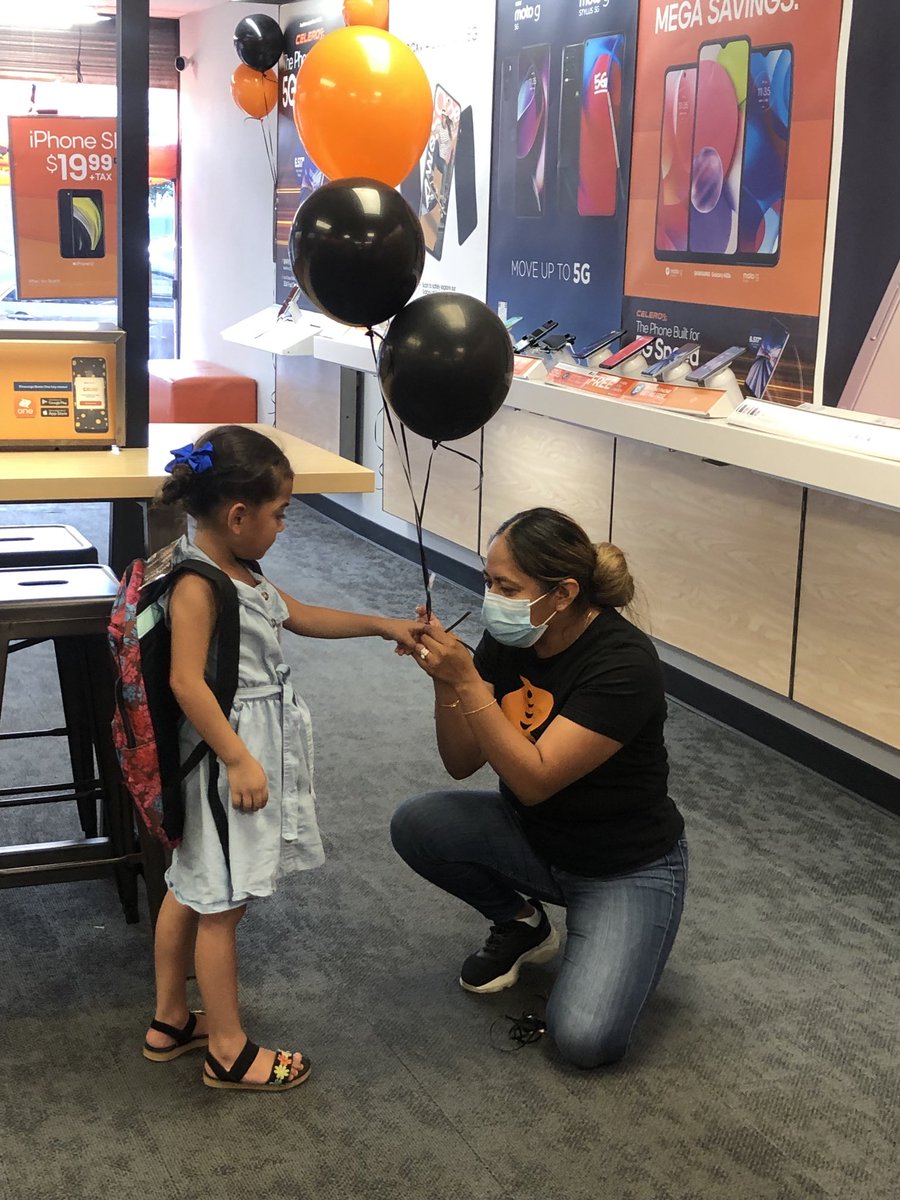 Team_TuVoz's tweet photo. Boost Mobile and Tu Voz always giving the heart ❤️ to the community!! 🎒📚👊👊👊 ⁦#BacktoSchoolEvent ⁦@JayMiglionico⁩ ⁦@BoostMobileSean⁩ ⁦@mattmboost⁩ ⁦@BoostMikeNJ⁩ ⁦@MarcecoNation⁩ ⁦@marco_Marceco⁩ ⁦@joseq_tuvoz⁩ https://t.co/RLpwRT4V0C