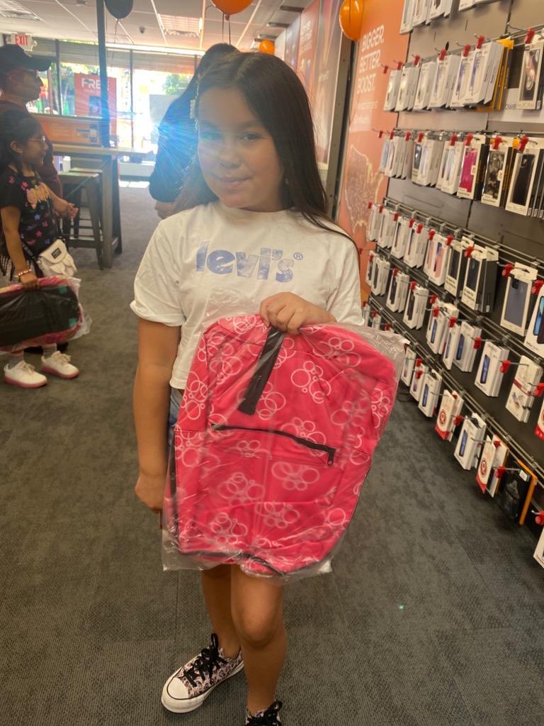 Team_TuVoz's tweet photo. Boost Mobile and Tu Voz always giving the heart ❤️ to the community!! 🎒📚👊👊👊 ⁦#BacktoSchoolEvent ⁦@JayMiglionico⁩ ⁦@BoostMobileSean⁩ ⁦@mattmboost⁩ ⁦@BoostMikeNJ⁩ ⁦@MarcecoNation⁩ ⁦@marco_Marceco⁩ ⁦@joseq_tuvoz⁩ https://t.co/RLpwRT4V0C