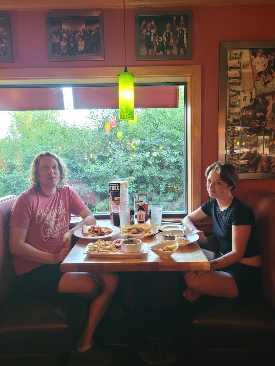 poisontype_'s tweet photo. Enjoying #datenight at #applebees with the lady! 🥰#2for22 #fancylike #corporatewhore #sponsorme https://t.co/ivUfF5vIQD