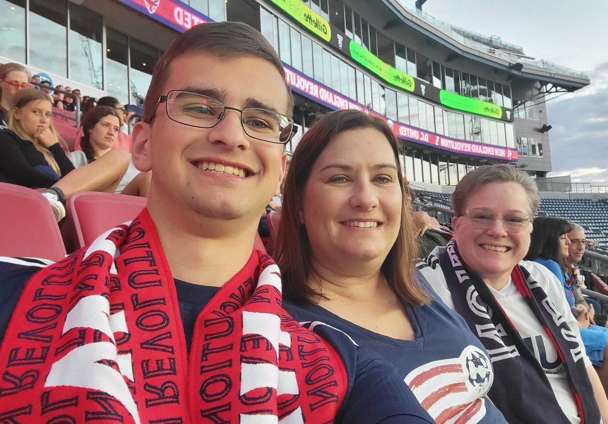 EDUK8R3373's tweet photo. Beautiful night for our last in person game of the season. #tweetyourseat club 7 row 7 seats 5 - 7 #nerevs #nerevolution https://t.co/HcsX7odphx