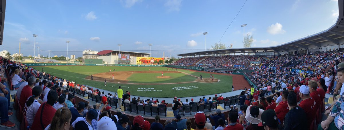 VladimirPozoC80's tweet photo. Ya que estamos en Veracruz, venimos al “Beto Ávila” para ver como están las pulsaciones de los play off en una de las tres plazas del sur que tienen actividad este fin de semana.
#Diablos vs #ElAguila
#PlayOffLMB https://t.co/OZcVxXUXM5