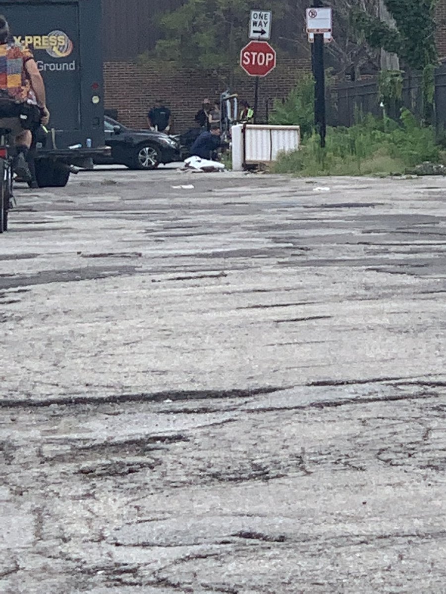 KiHarahap's tweet photo. Got to see #ruzek helping out what looks like a corrections officer … so can’t wait for this season to start #onechicagopd #chihard https://t.co/cc5VLdOYSV