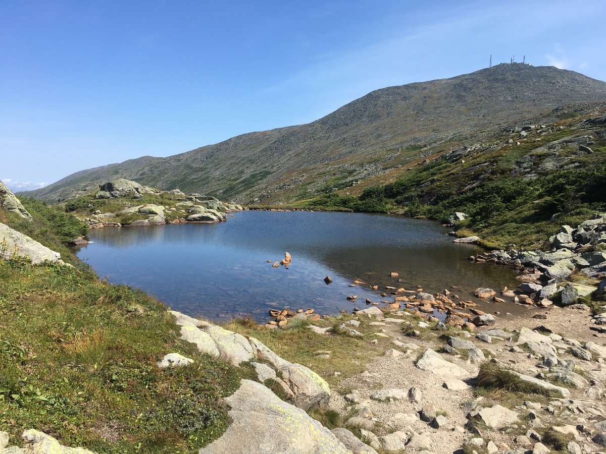 donlotz's tweet photo. Approaching Mount Washington in the Presidentials.  #appalachiantrail #hiking https://t.co/1LHgrIEBKN