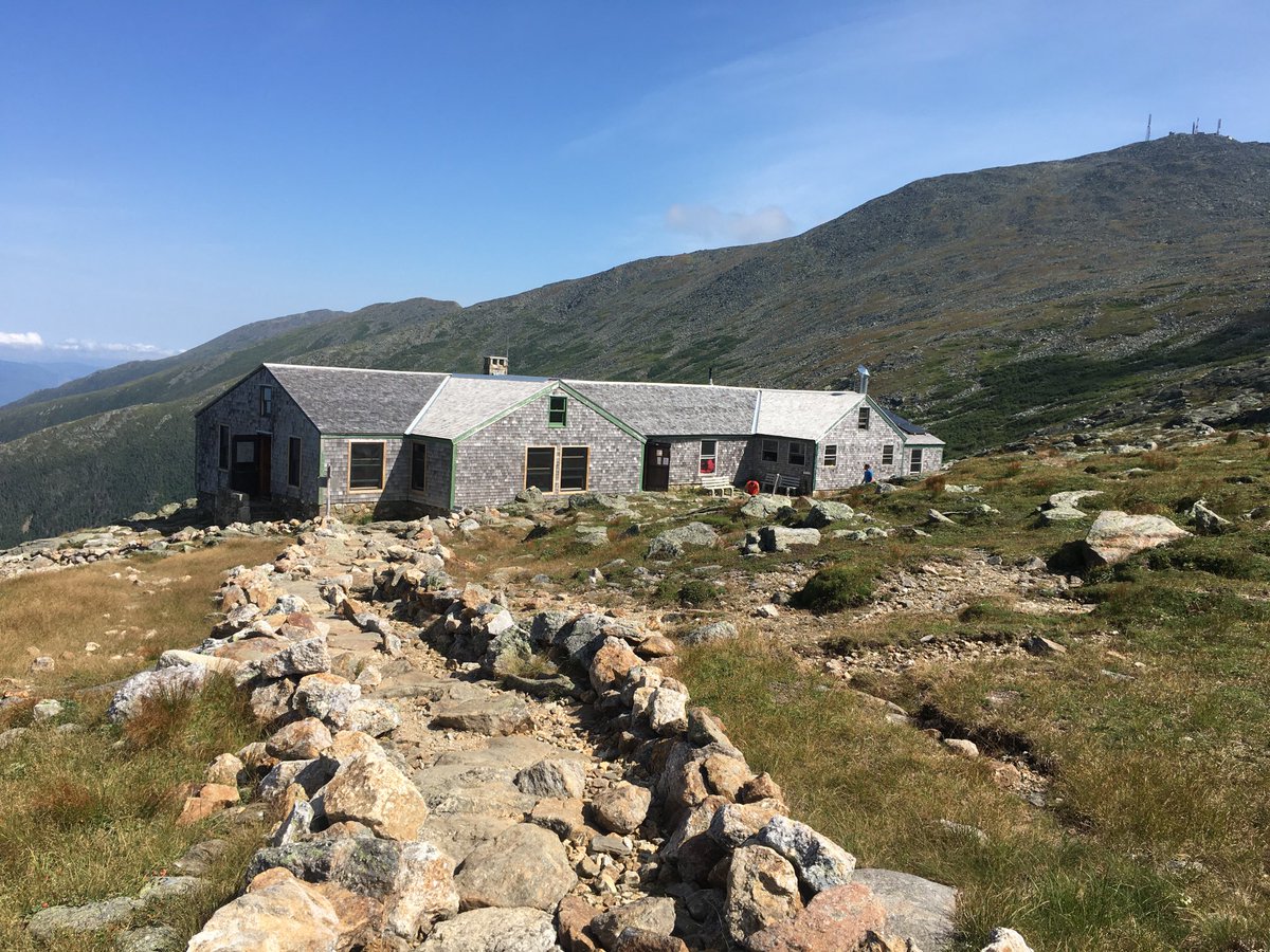 donlotz's tweet photo. Approaching Mount Washington in the Presidentials.  #appalachiantrail #hiking https://t.co/1LHgrIEBKN