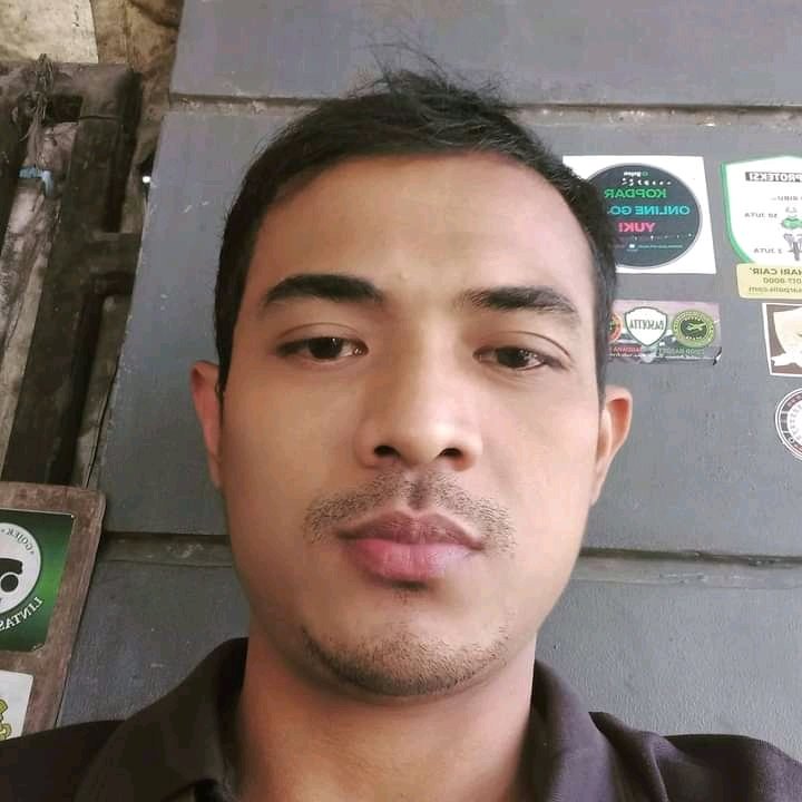 DafiMuahamad's tweet photo. Pagi2 dah sampe di pangkalan gini lah nasib tukang ojek panas ke panas an hujan ke hujanan .biar dapat segengam. Beras sama buat bayar kontrakan https://t.co/M9gcC42Sce