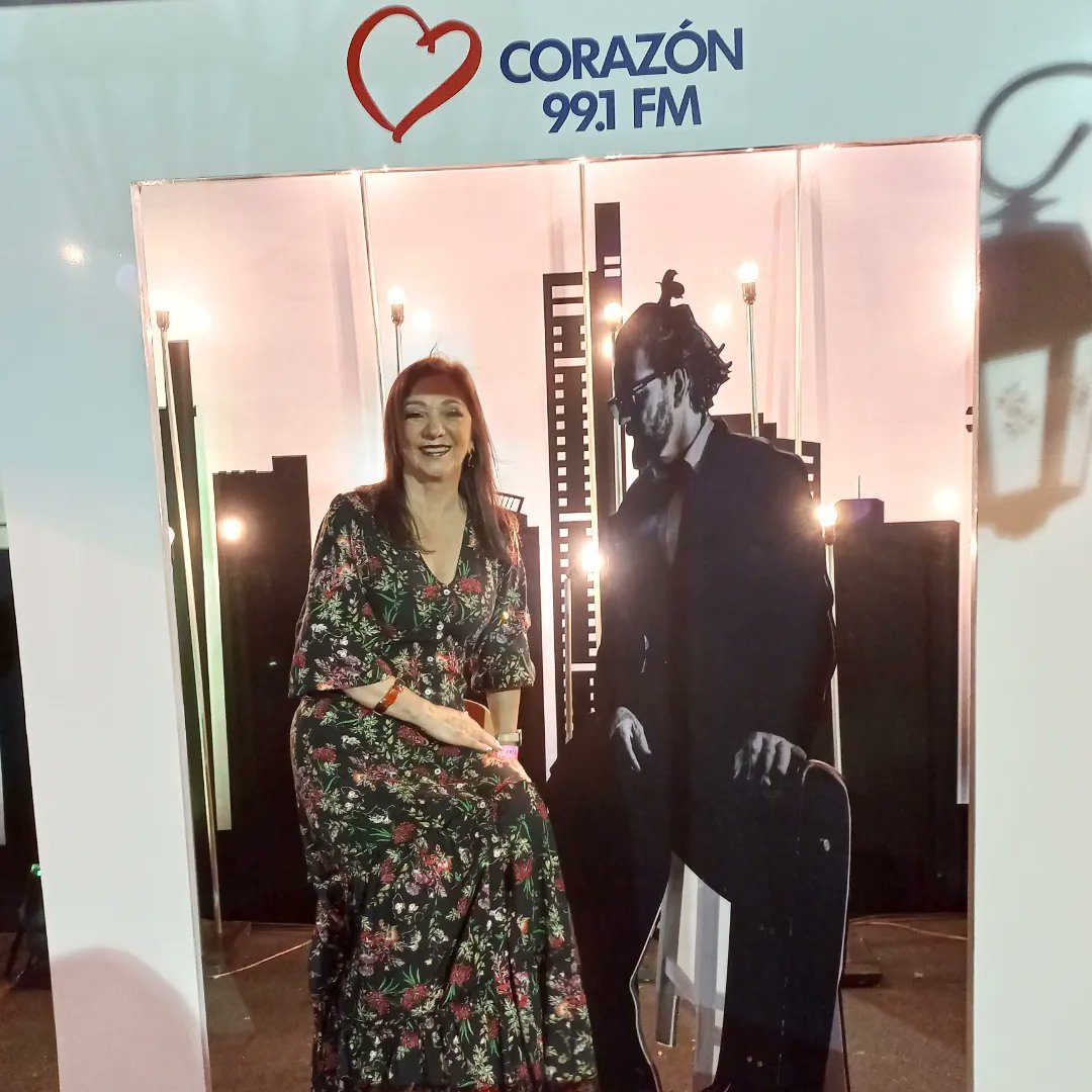 fmcorazon991's tweet photo. ❤️ La querida #nellygaona78 conduciendo la primera parte del especial de @Ricardo_Arjona en la Corazón ❤️ 
.
😍 Pasa por el stand de Corazón, sácate una fotito con Arjona y llévate regalitos del #TourCorazon ❤️
.
📻 Sintonizanos en la  FM 99.1 https://t.co/23CgSZgUCT