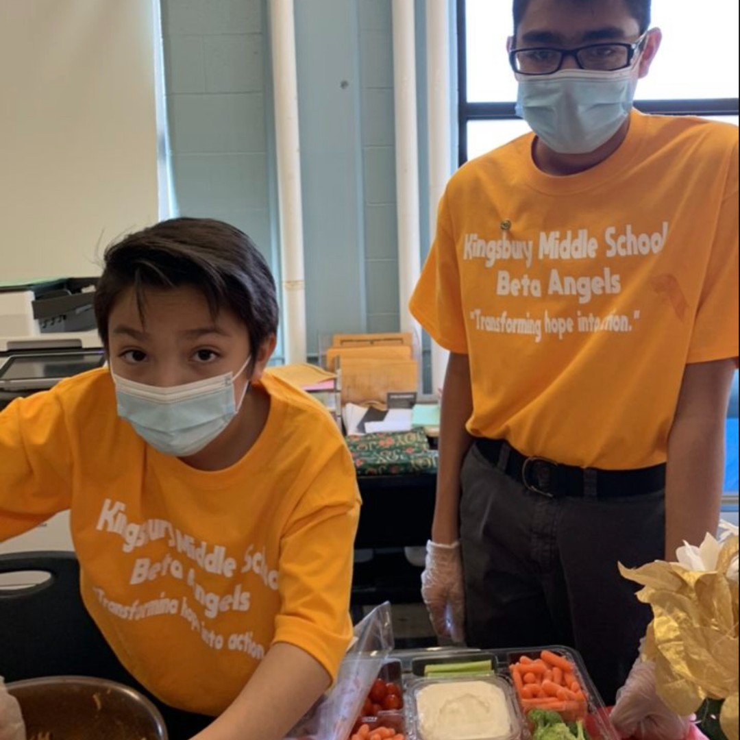 nationalbeta's tweet photo. Kingsbury Middle School Betas provided a meal for their KMS faculty and staff! It was 16 members in all and completed over 100 hours of service. Way to go Betas! #BetaServiceSaturday https://t.co/8SeypKZ3wk