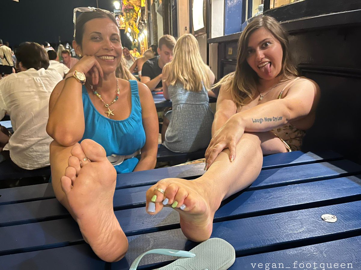 Vegan_footqueen's tweet photo. Fantastic evening with this beautiful babe @Feetwonders1 😌 https://t.co/qsmE6HFgkU