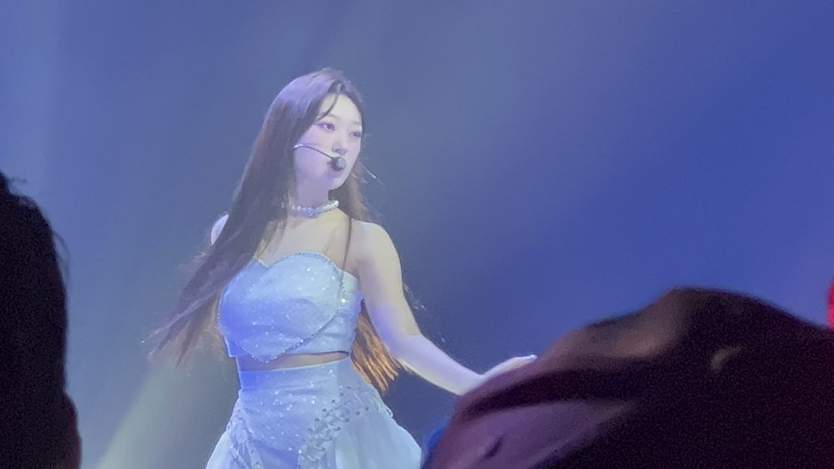 cher_ryppo's tweet photo. #최리 #loonainlouisville https://t.co/Ndj5woTsRH