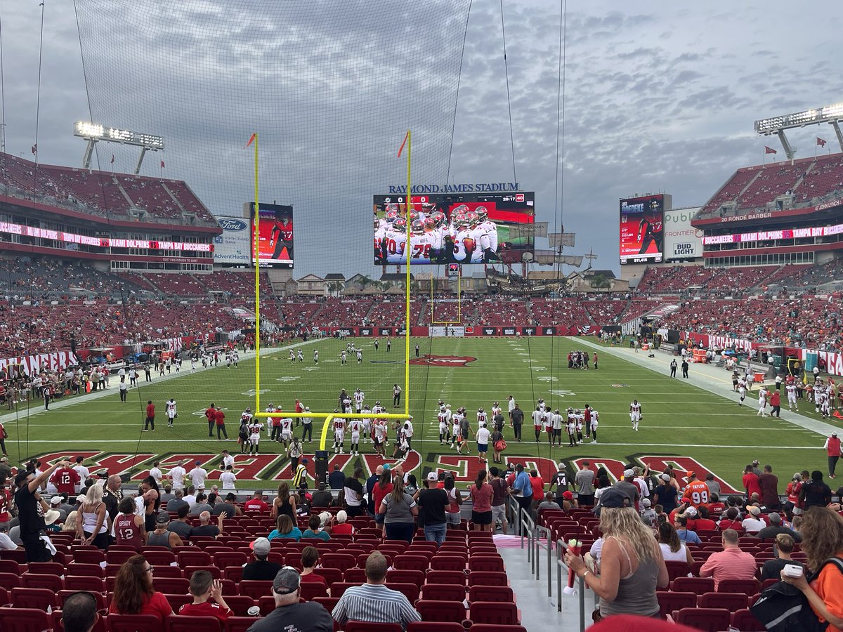 HeadCoachP's tweet photo. The long nights, tough practices, and over all grind of being a HC is sometimes balanced by experiences like tonight. Thank you @BucsFoundation and @Buccaneers for hosting @AP_LetoFootball tonight. Our boys will never forget this! https://t.co/KMj167iB8M