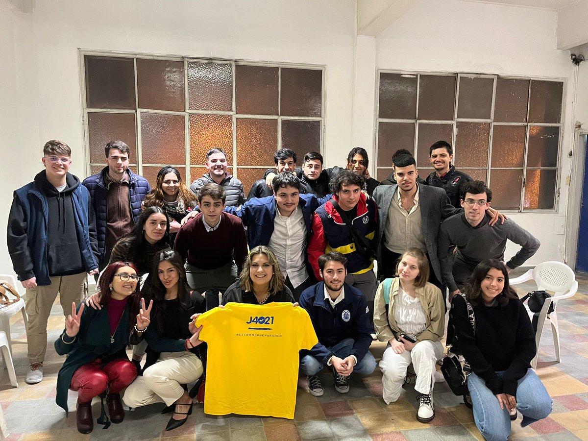 camboue's tweet photo. Largo la Sub 21 de los @Jovenes40 rumbo a la elección juvenil . 70 días para que el @PNACIONAL se renueve. Siempre en el camino nunca en la posada https://t.co/c9KiJNj0fr
