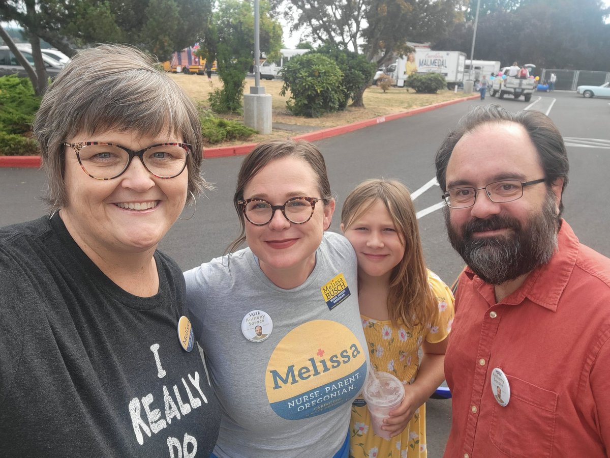 SollmanJaneen's tweet photo. #FunStinks! Super fun way to kickoff the day...supporting Melissa for Oregon SD16 and Anthony Sorace for State Rep (North Plains will be redistricted in 2023 π) at the North Plains Elephant Garlic Festival! #ProudToBeSD15 #orleg https://t.co/JmOxQkgR68