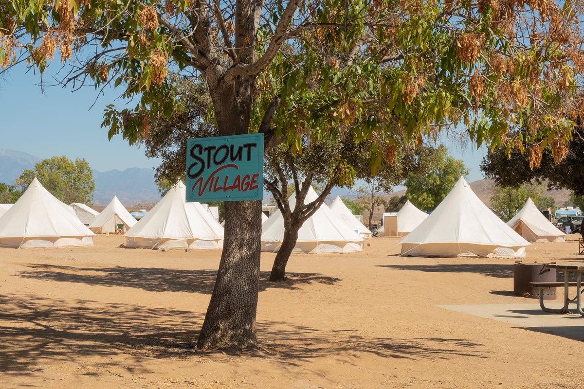 Stout Tent rental means no set up, tear down, packing or hauling tent amenities. Show up and start your Desert Daze experience. 

📸 David Uzzardi, Travis Trautt, David Sakert