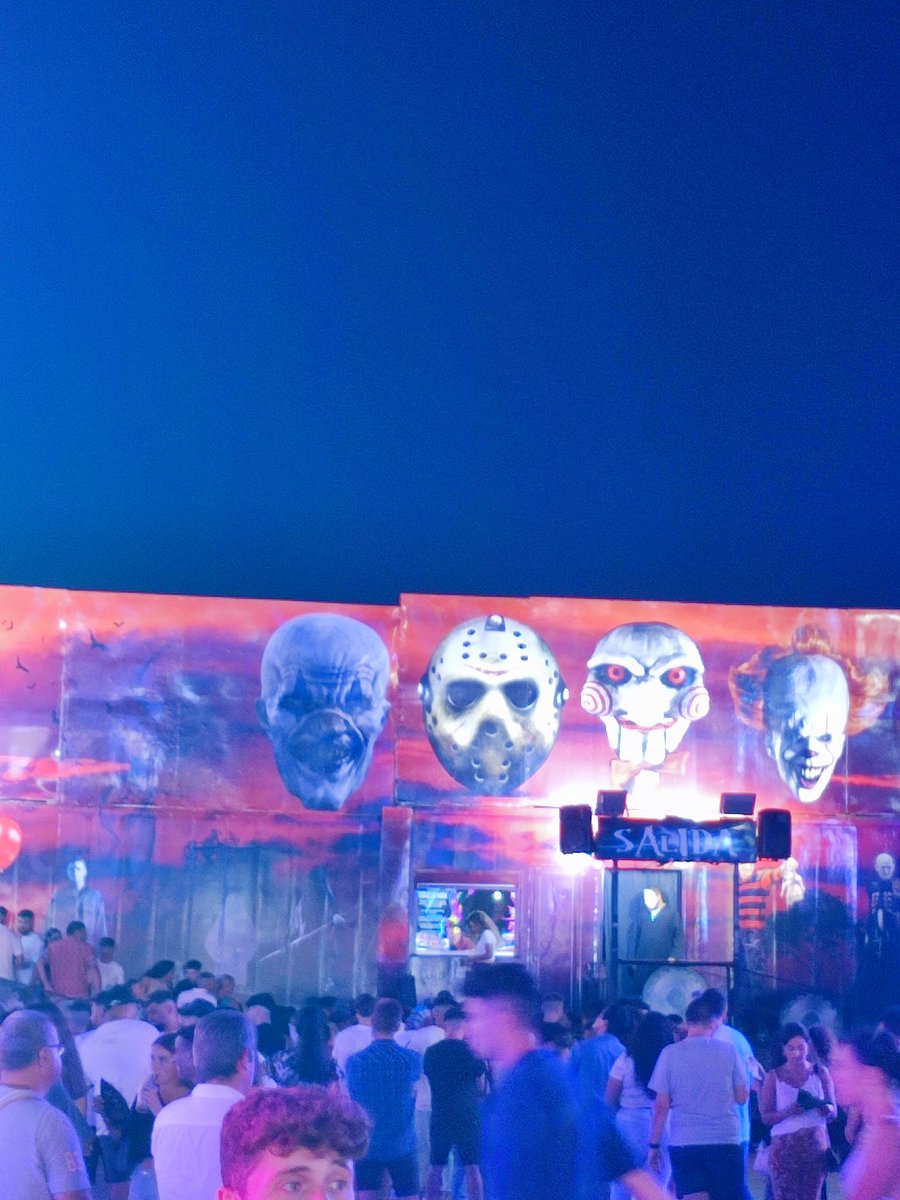 MapacheKids's tweet photo. Pagar 5€ por esta atracción y que en los pasillos nadie te de sustos, un timo total. Una persona en la entrada y otra en la salida #timo #feriademalaga #pasajedelterror #engaño https://t.co/gcO7pANUbq