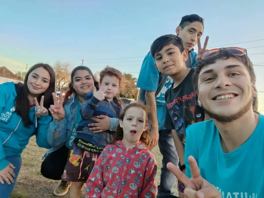 juvenemerlo's tweet photo. 💙 Seguimos militando en los barrios, 
por eso es que Néstor sigue vivo.

➡️ Hoy tarde de merienda y deportes en #AltosDeMerlo

✌️ Construyendo más #NuevoEncuentro

#Juventudes #Merlo #NE #Todxs https://t.co/99B0jkjzRp