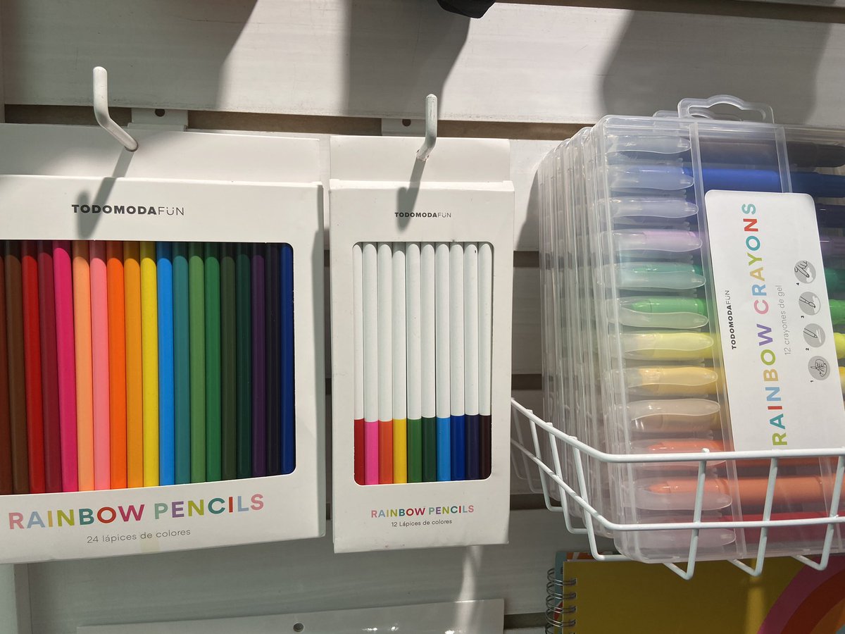 juagarci's tweet photo. Pequeños pedacitos de felicidad: @TodoModa_ Ni sabía que tenían colores o marcadores. Yo feliz. Voy a probar. #TodoModa https://t.co/SPOuwexaNG
