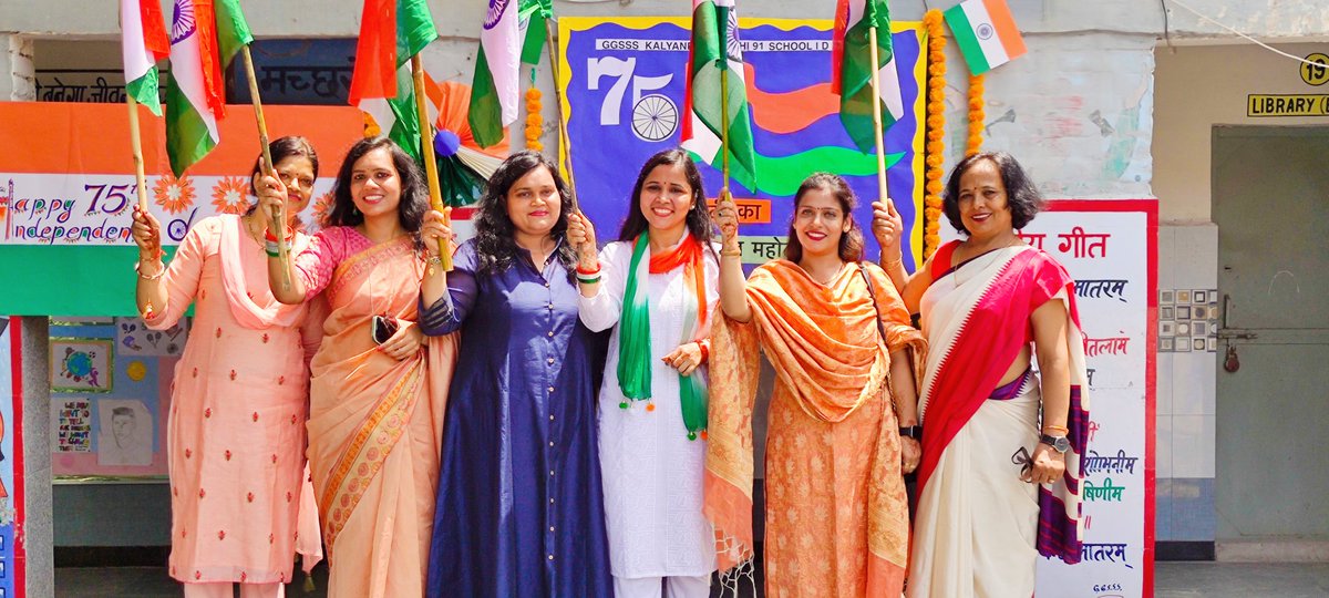dollysharmads27's tweet photo. #Independencedaycelebrations in GGSSS, Kalyanpuri (1002039)  
#HarGharTiranga #HarHathTiranga 
#AzadiKaAmritMahotsav #doeschool https://t.co/GtUBhnxhwM