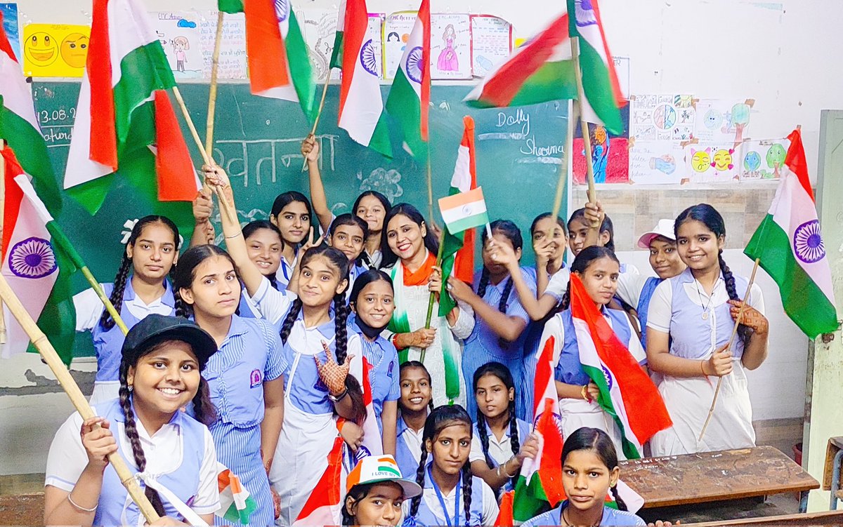 dollysharmads27's tweet photo. #Independencedaycelebrations in GGSSS, Kalyanpuri (1002039)  
#HarGharTiranga #HarHathTiranga 
#AzadiKaAmritMahotsav #doeschool https://t.co/GtUBhnxhwM