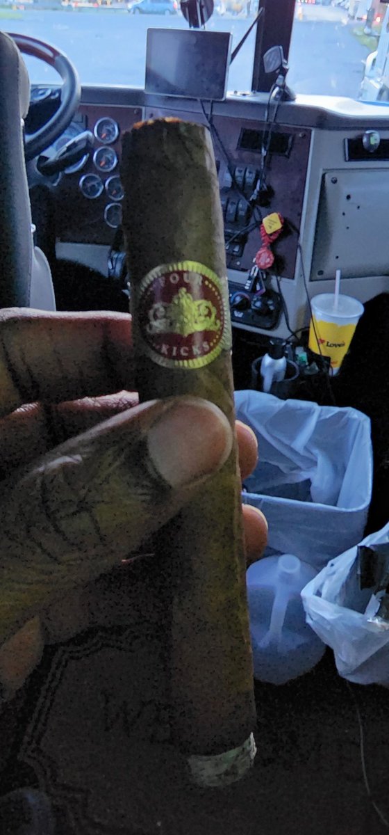 Kennylg2323Gray's tweet photo. Enjoying a Crowned Heads Four Kicks cigar! #CigarScanner #CrownedHeadsFourKicks #EPCCigarCo. https://t.co/KPA4S40h2v https://t.co/XC0xlGiquN