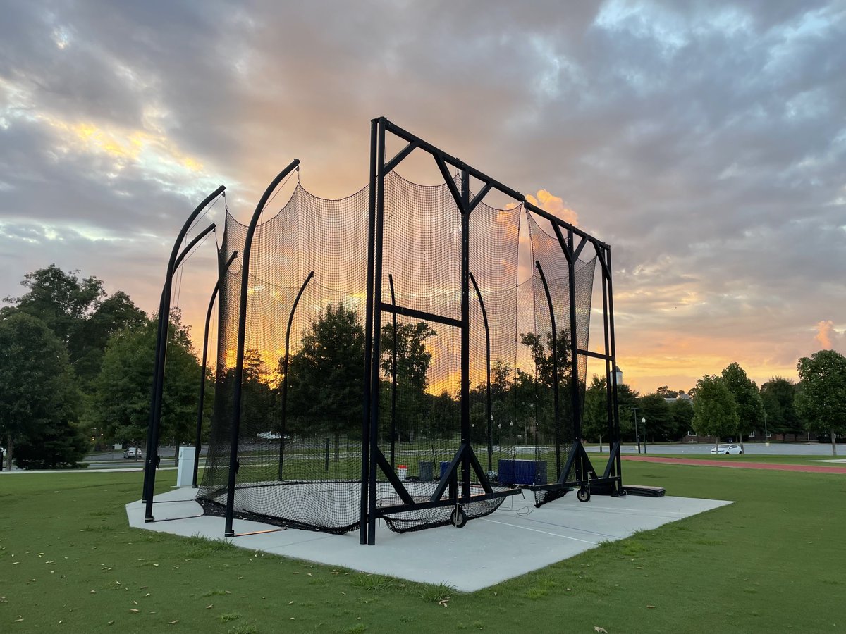 BerryXCTF's tweet photo. Summer sunsets 🌅 over Dickey Field and our Throws Area. ❤️ > #Throws #Hammer #HammerThrow #Javelin #ShotPut https://t.co/dlVVYW8zw0