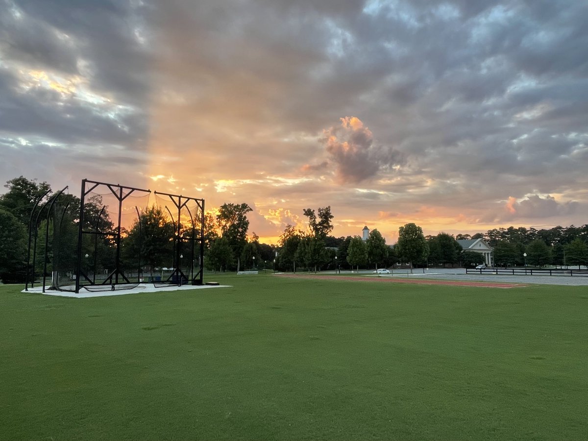 BerryXCTF's tweet photo. Summer sunsets 🌅 over Dickey Field and our Throws Area. ❤️ > #Throws #Hammer #HammerThrow #Javelin #ShotPut https://t.co/dlVVYW8zw0