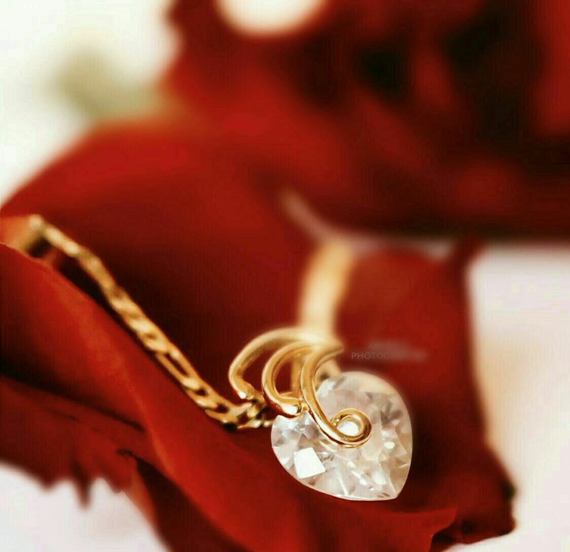 اغليك و صورِتك بالعين ضمها الموق 
انت العشير اللي لا حبْ حِبّه على حلّه

ولو اكتبْ من الشعر ما يَنْقال له ذوق 
عشقي لك اتْعَدى القصيد دقه وجلّه

 #بوح_اخر_الليل