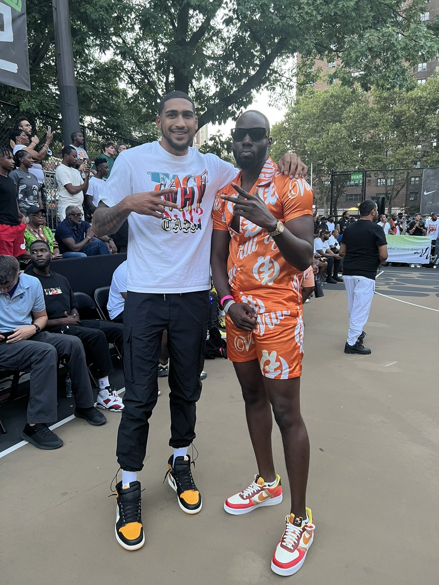 YoungPrince_'s tweet photo. Outside at Rucker park for the NY vs NY Championship with @obitoppin1 

Set : @AshantiBeads https://t.co/A39xT8e6Zc