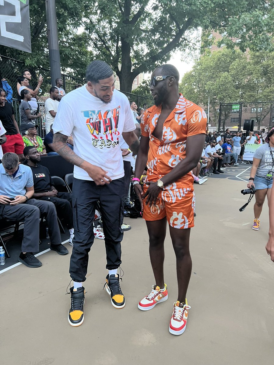 YoungPrince_'s tweet photo. Outside at Rucker park for the NY vs NY Championship with @obitoppin1 

Set : @AshantiBeads https://t.co/A39xT8e6Zc