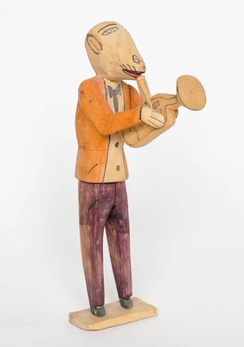 和田誠展に展示されていた文春のカバーイラストにオアハカンウッドカービングがあったけど、自分も同じ様式の物を2体持っていて、特徴的にZファミリー作のものだと思うけど、なんだか嬉しかった。 