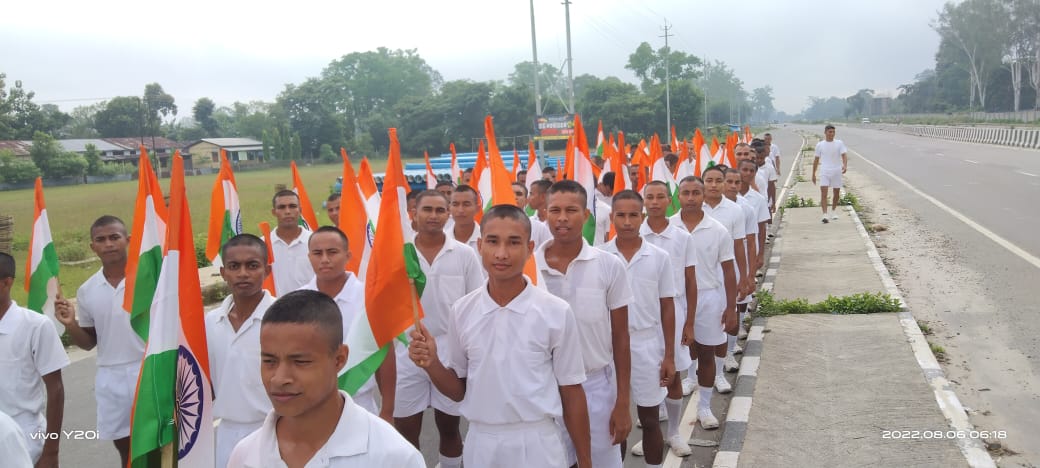 SanjitBoro12's tweet photo. Mere hath meh tiranga ❤️ 11th apbn, Dergaon 

#AzadiKaAmritMahotsav
#HarGharTiranga
#HarGharTirangaAssam
@PMOIndia
@HMOIndia
@MinOfCultureGoI
@CMOfficeAssam
@himantabiswa
@DGPAssamPolice
@assampolice
@commandant11th1 https://t.co/8meRL1Droj