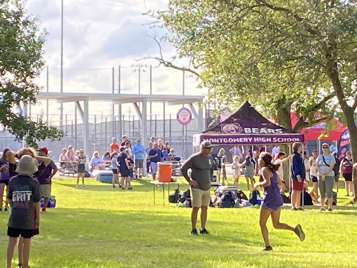 RPHS_GirlsXC's tweet photo. #runasone ⁦@RPHS_Panthers⁩ ⁦@RGAPMobileLive⁩ ⁦@FBISDAthletics⁩ https://t.co/tD4pRKZosy