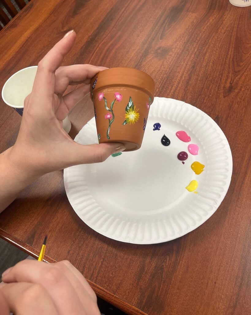 UplandLibrary's tweet image. We had so much fun painting our flower pots for this month’s The Internet Made Me Do It! 🌸 
Join us Sep. 17th at 1pm for our next one! 

#uplandpubliclibrary #theinternetmademedoit