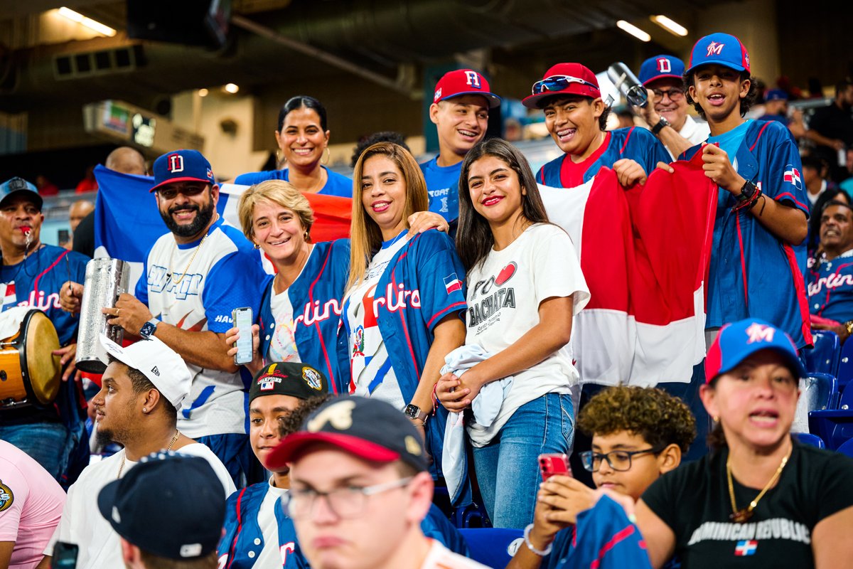 Marlins's tweet photo. 🎶Unos dominicanos que es uva bombón. Uva, uva bombón. 🎶 https://t.co/SWCKjfY6EP