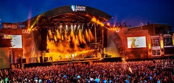 LT1CHILE's tweet photo. 📣| "Louis Tomlinson se convierte en el artista con más entradas internacionales en la HISTORIA de 'Lokerse Feesten'. 

¡Después del anuncio de su participación, se espera que fans de al menos 64 países de todo el mundo vengan solo para VERLO!"

vía Peter Daeninck https://t.co/eRRAR1V0Gk