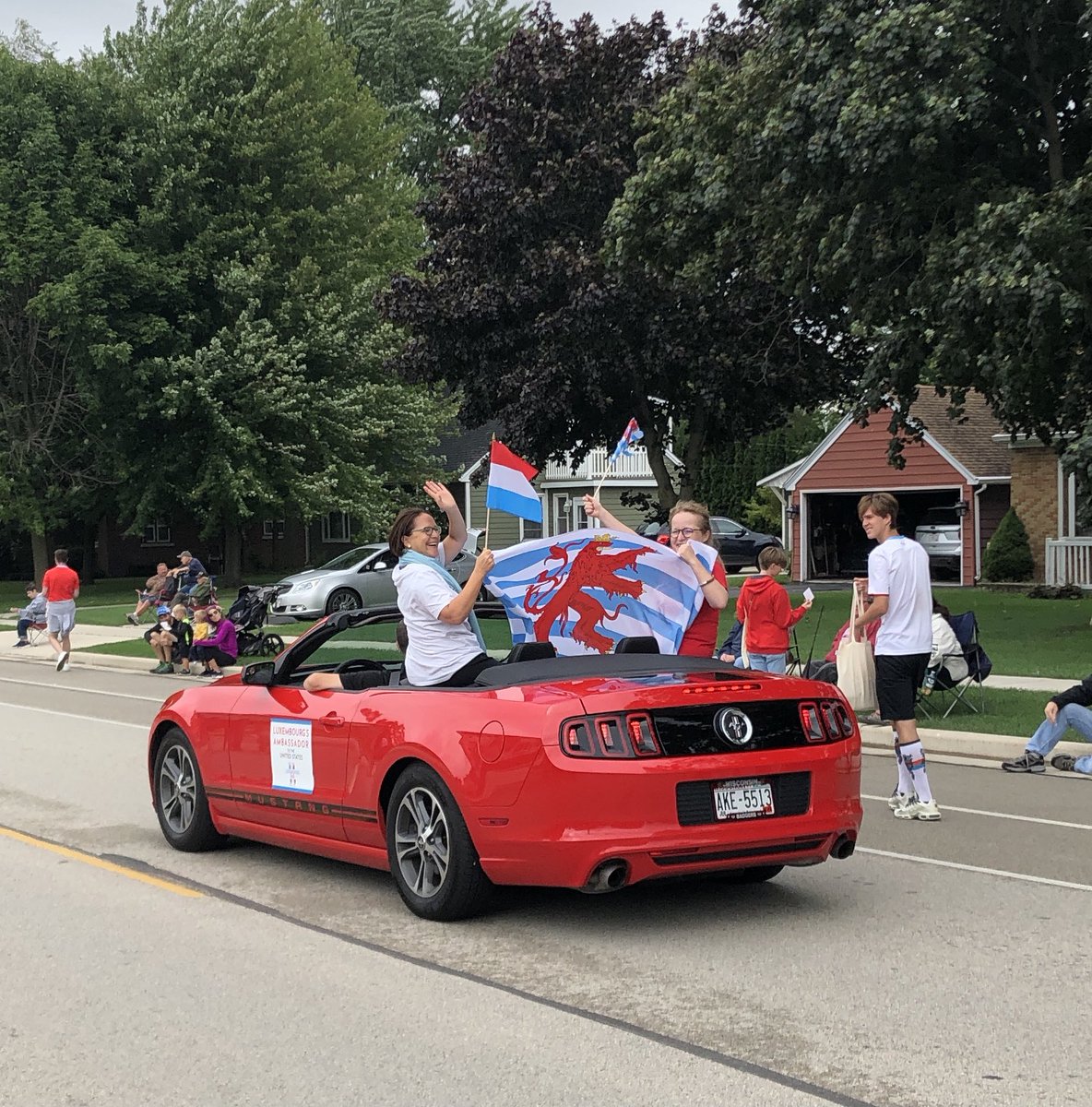 NicoleBintner's tweet photo. Lots of fun with @Yuriko_Backes - Luxembourg 🇱🇺 heritage at the core of the parade in Belgium, WI, celebrating 100 years of incorporation 🇺🇸 https://t.co/30sq1CJytr