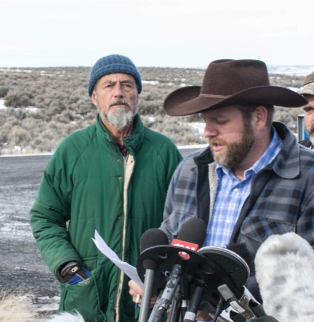 Here’s Ammon Bundy with his friend Neil Wampler. Wampler bludgeoned his sleeping father to death. 2/5