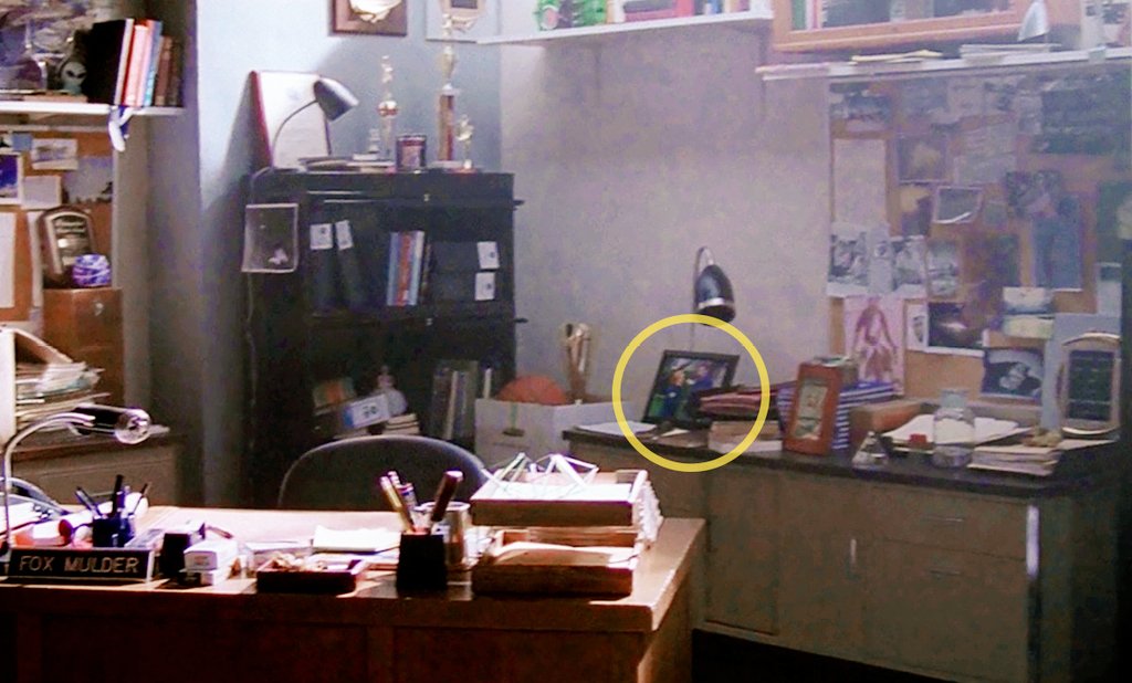 rae_noelle's tweet photo. the fact that mulder has a framed picture of him &amp; Scully in the basement office
#txfInteriorDesigns
#thexfiles https://t.co/TEUVyBk3J2