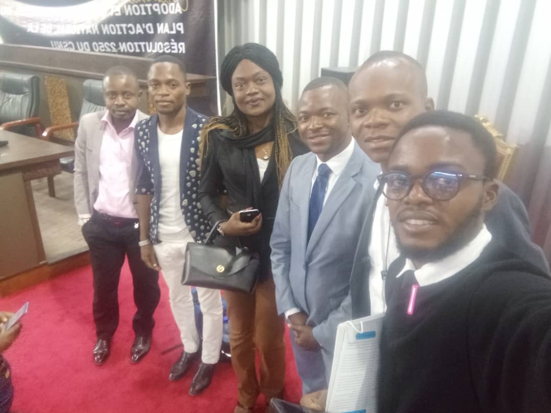 Gustavecibangu's tweet photo. 12.08.2022: Journée Internationale de la Jeunesse, les jeunes agents de changement de l'UA-RDC #JACUA-RDC ont pris part à la cérémonie du lancement du PAN 2250 du CSNU par les VP Min., Min de l'intérieur @Daniel aselo et Min de la Jeunesse @BunkuluYves @fatshi13 @KatrinaLeclaire https://t.co/y9kkyqNZe6