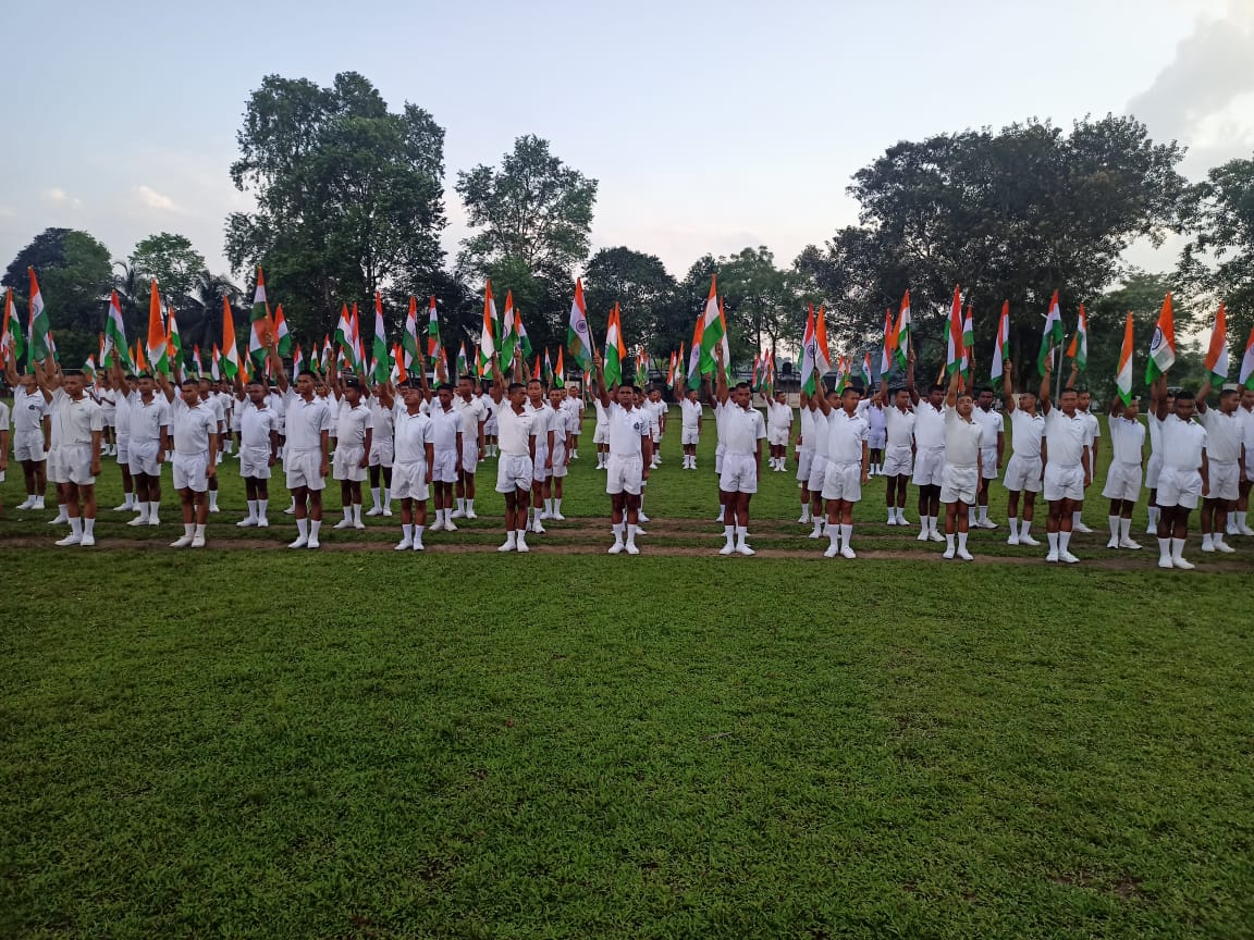 thangjam_karan's tweet photo. Azadi ka Amrit Mohatsav
11APBN
DERGAON,GOLAGHAT
#AzadiKaAmritMahotsav
#HarGharTiranga
#HarGharTirangaAssam
@PMOIndia
@HMOIndia
@MinOfCultureGoI
@CMOfficeAssam
@himantabiswa
@DGPAssamPolice
@assampolice
@commandant11th1 https://t.co/h6InitpQWG