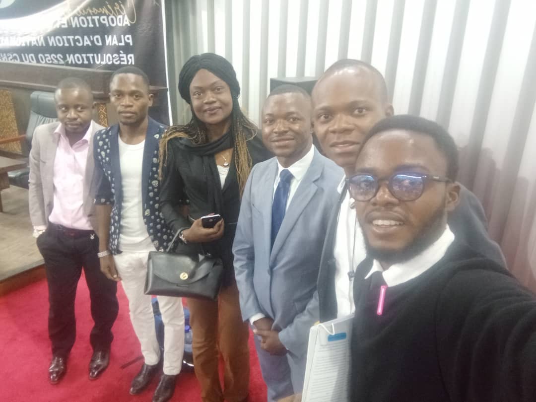 Gustavecibangu's tweet photo. 12.08.2022: Journée Internationale de la Jeunesse, les jeunes agents de changement de l'UA-RDC #JACUA-RDC ont pris part à la cérémonie du lancement du PAN 2250 du CSNU par les VP Min., Min de l'intérieur @Daniel aselo et Min de la Jeunesse @BunkuluYves @fatshi13 @KatrinaLeclaire https://t.co/y9kkyqNZe6